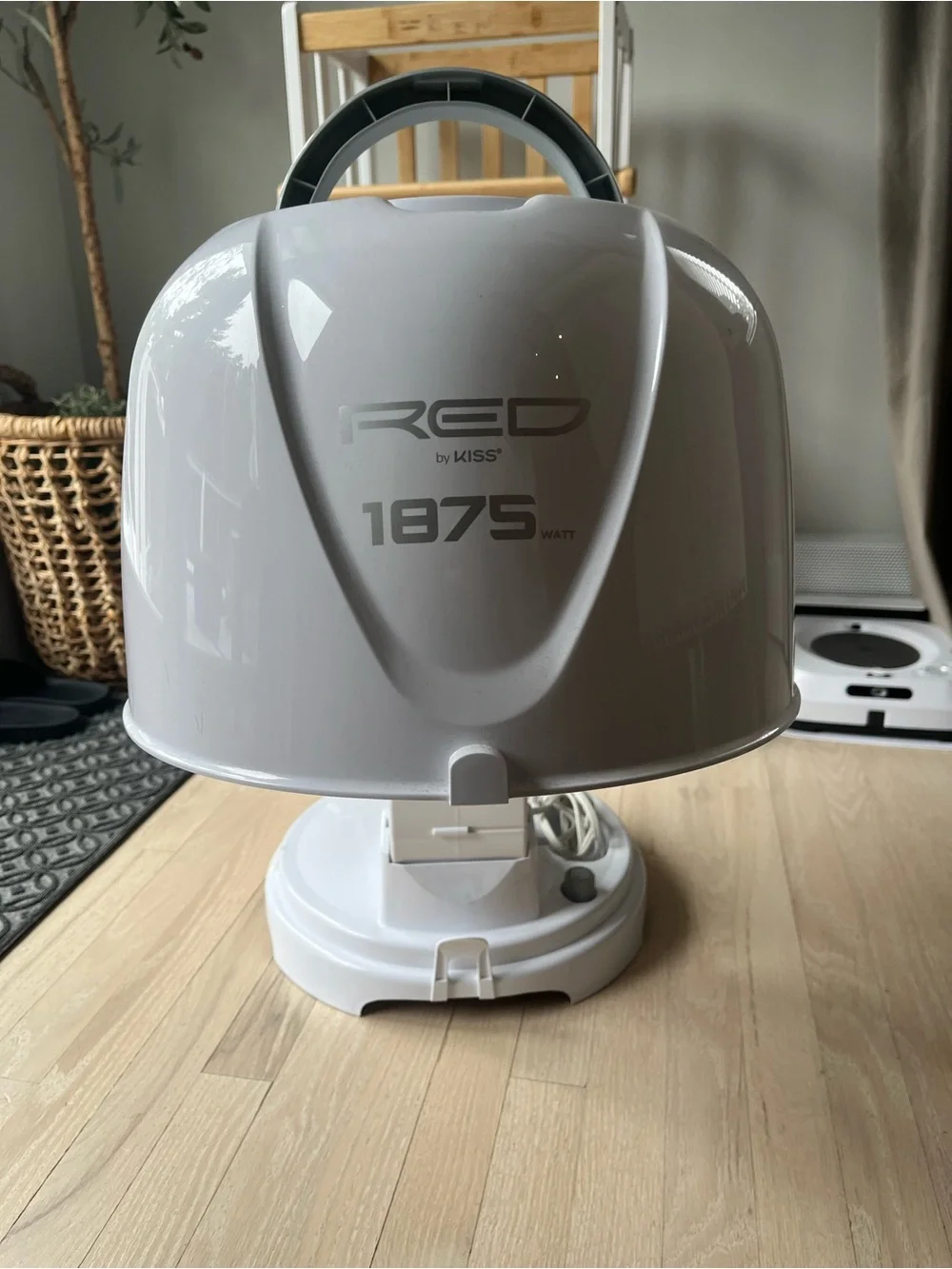 RED by Kiss 1875 White Hair Dryer/Styling Hood